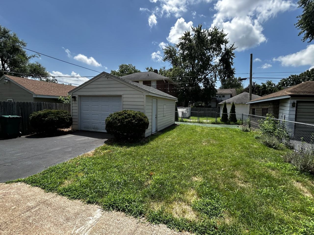 2206 West Rohmann Avenue - Photo 3 of 31