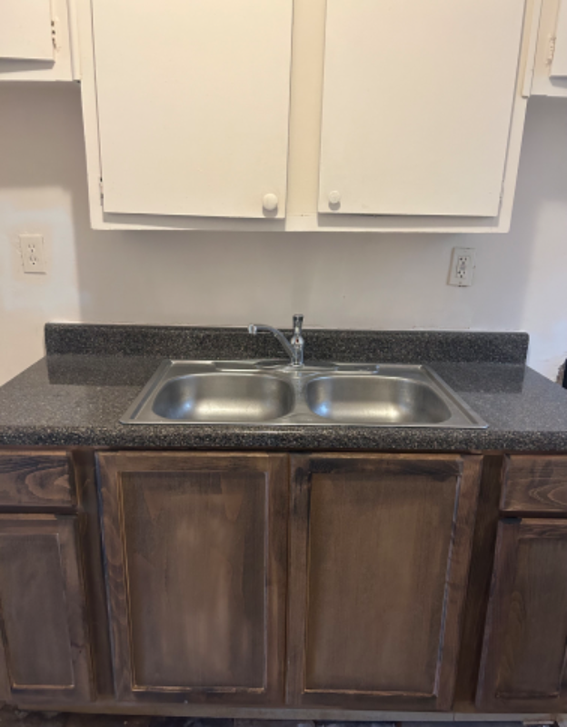 2565 Peres Avenue - Photo 2 of 9