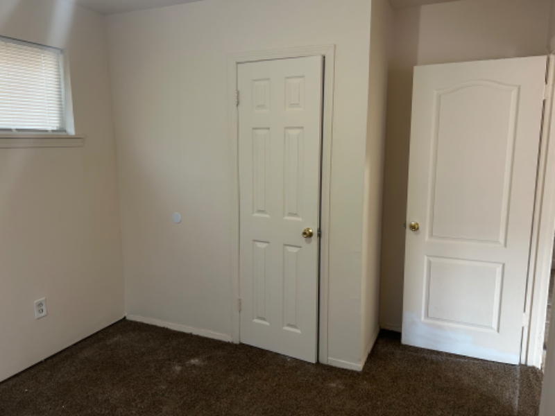 2565 Peres Avenue - Photo 3 of 9