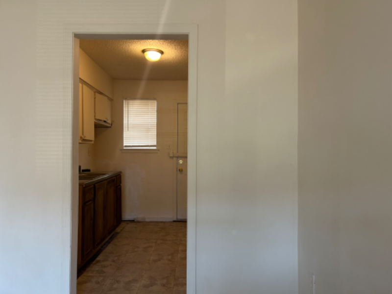 2565 Peres Avenue - Photo 5 of 9