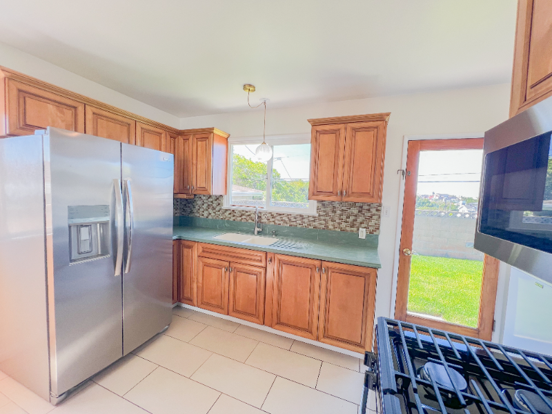 1310 Curtis Ave - Photo 3 of 13