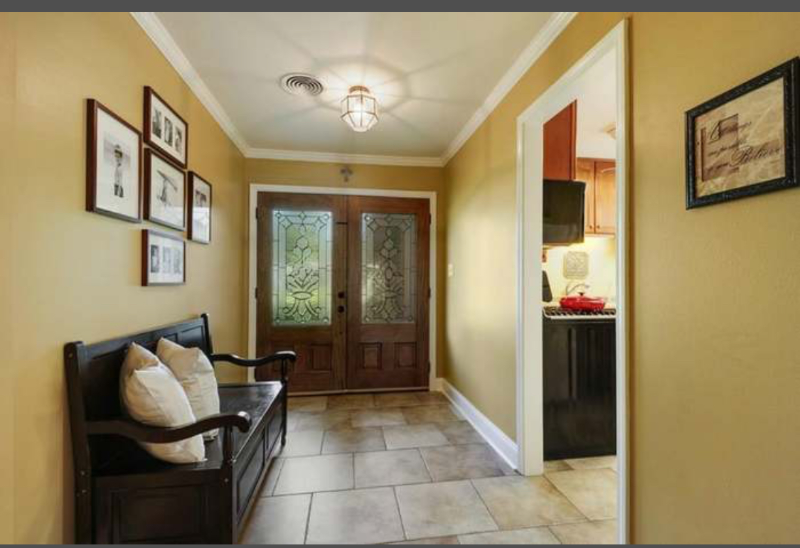 102 Robinhood Dr - Photo 2 of 11