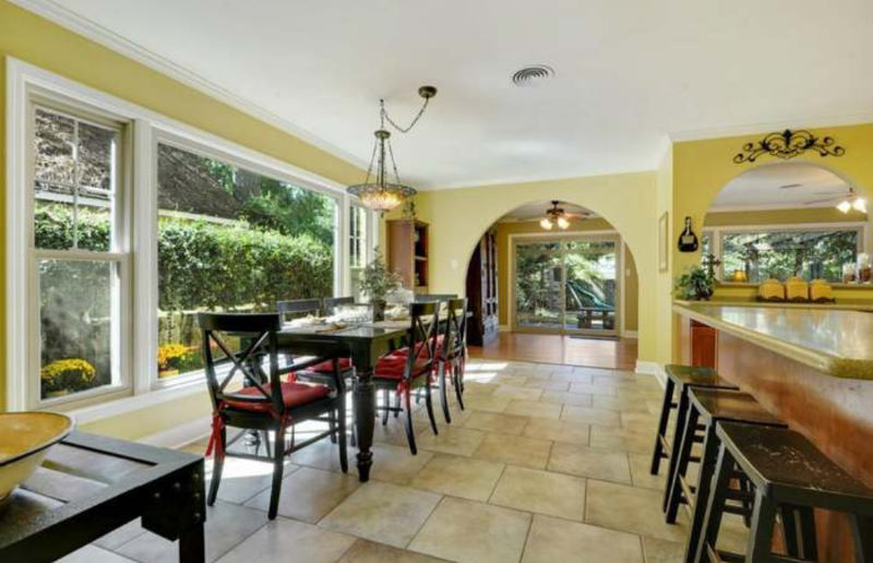 102 Robinhood Dr - Photo 3 of 11