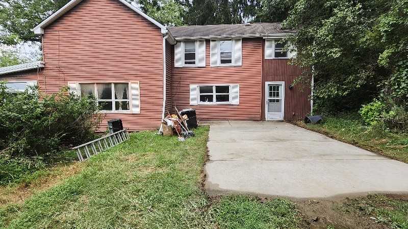 2555 Cole Rd - Photo 3 of 20