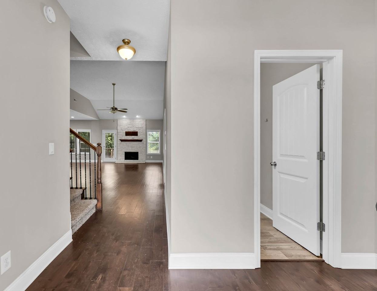 987 Promenade Dr - Photo 5 of 34