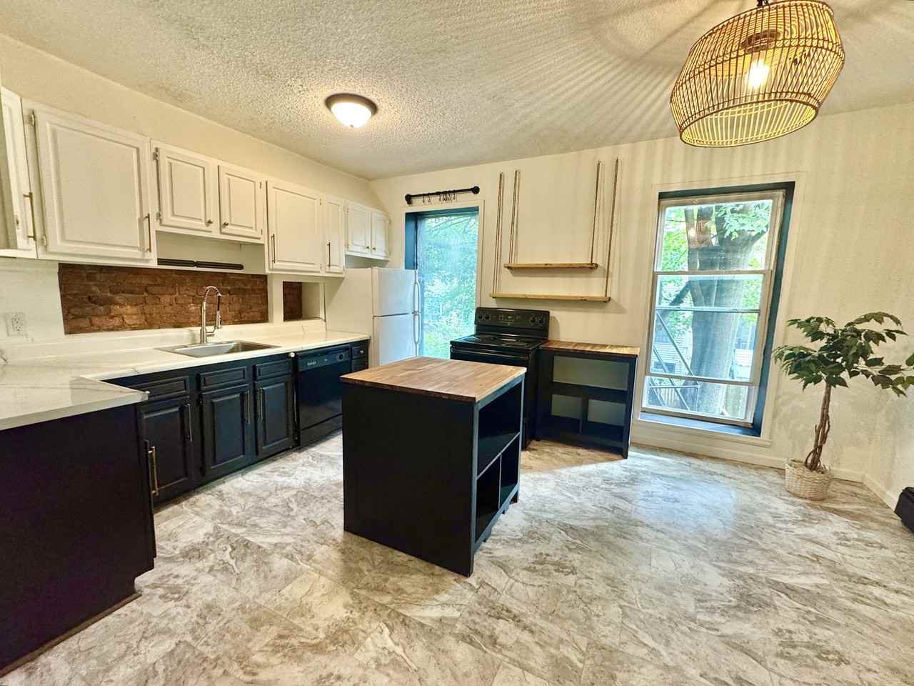 154 Lancaster St #1 - Photo 5 of 21