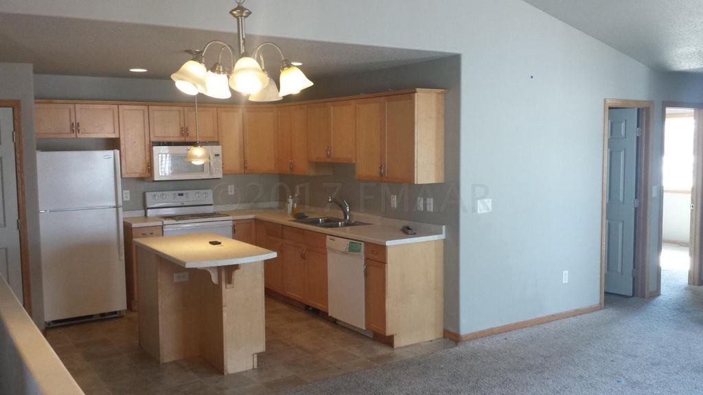 1121 37th Ave S #NA - Photo 2 of 11