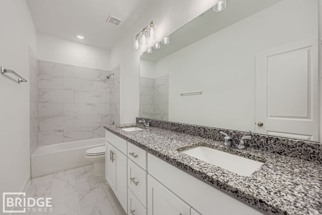 8105 Sawyer Dr - Photo 3 of 9