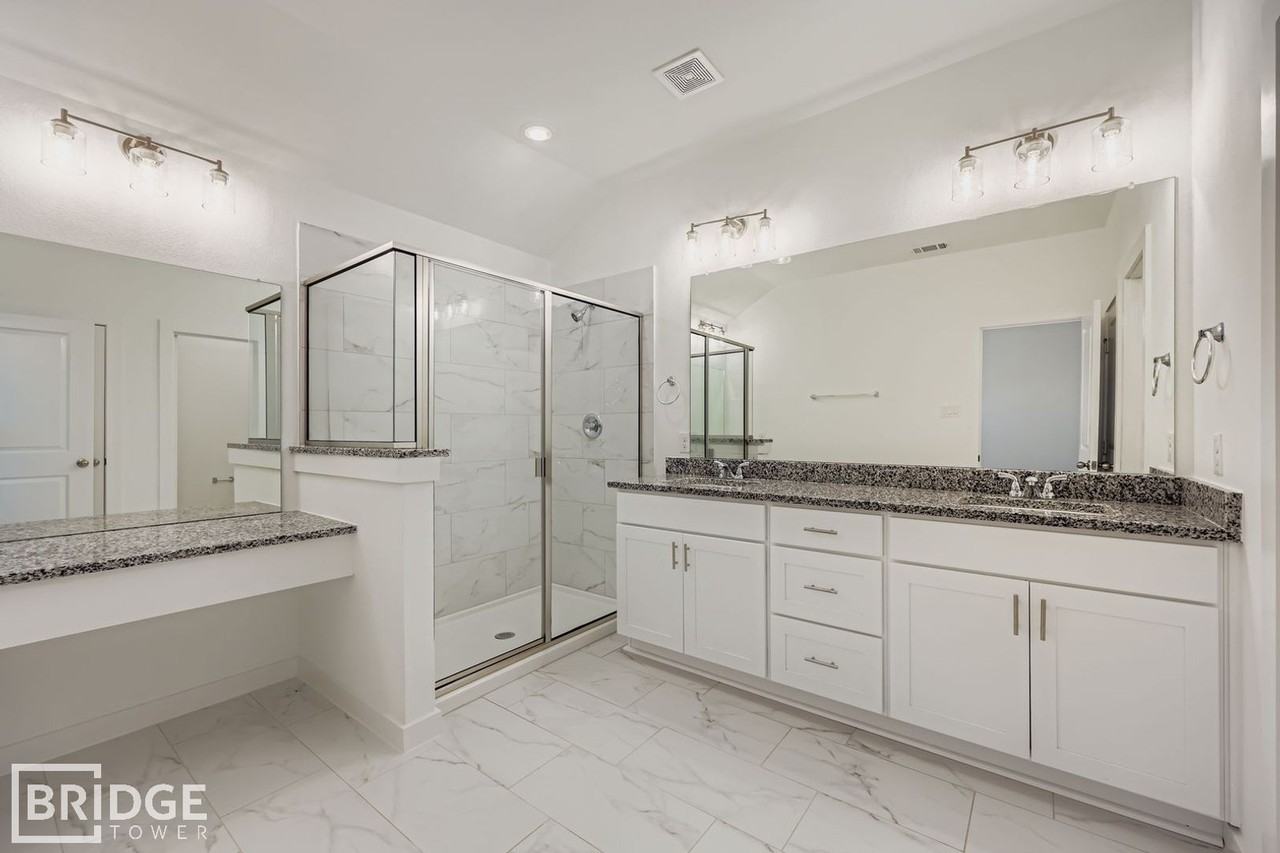 8105 Sawyer Dr - Photo 4 of 9