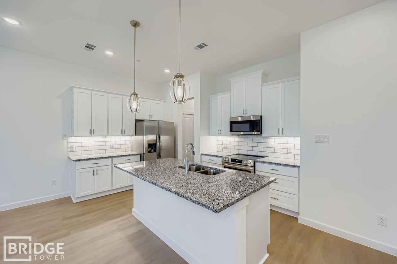 8105 Sawyer Dr - Photo 5 of 9