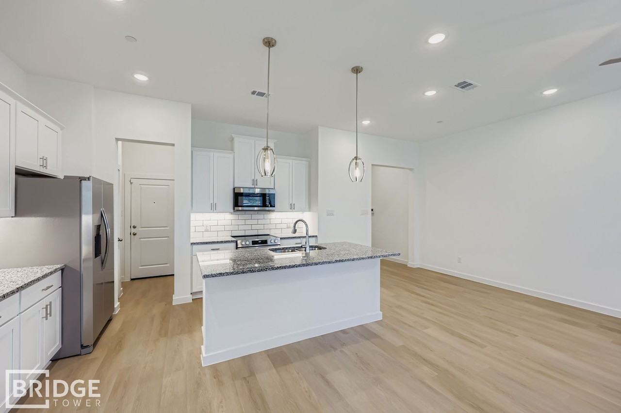8105 Sawyer Dr - Photo 6 of 9