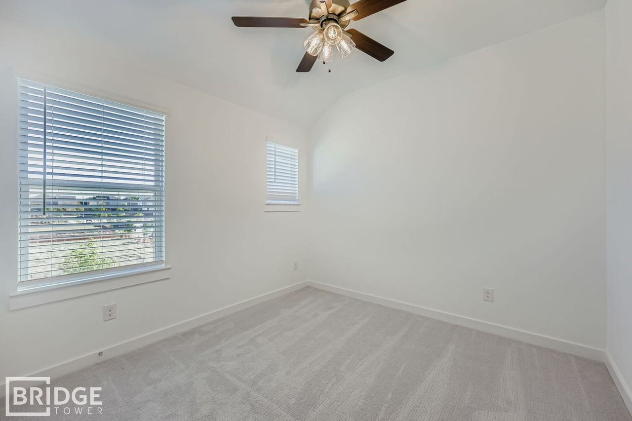 8105 Sawyer Dr - Photo 7 of 9