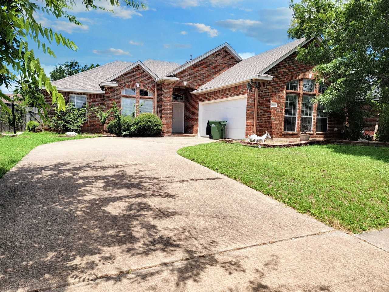 613 Deercreek Lane - Photo 2 of 33