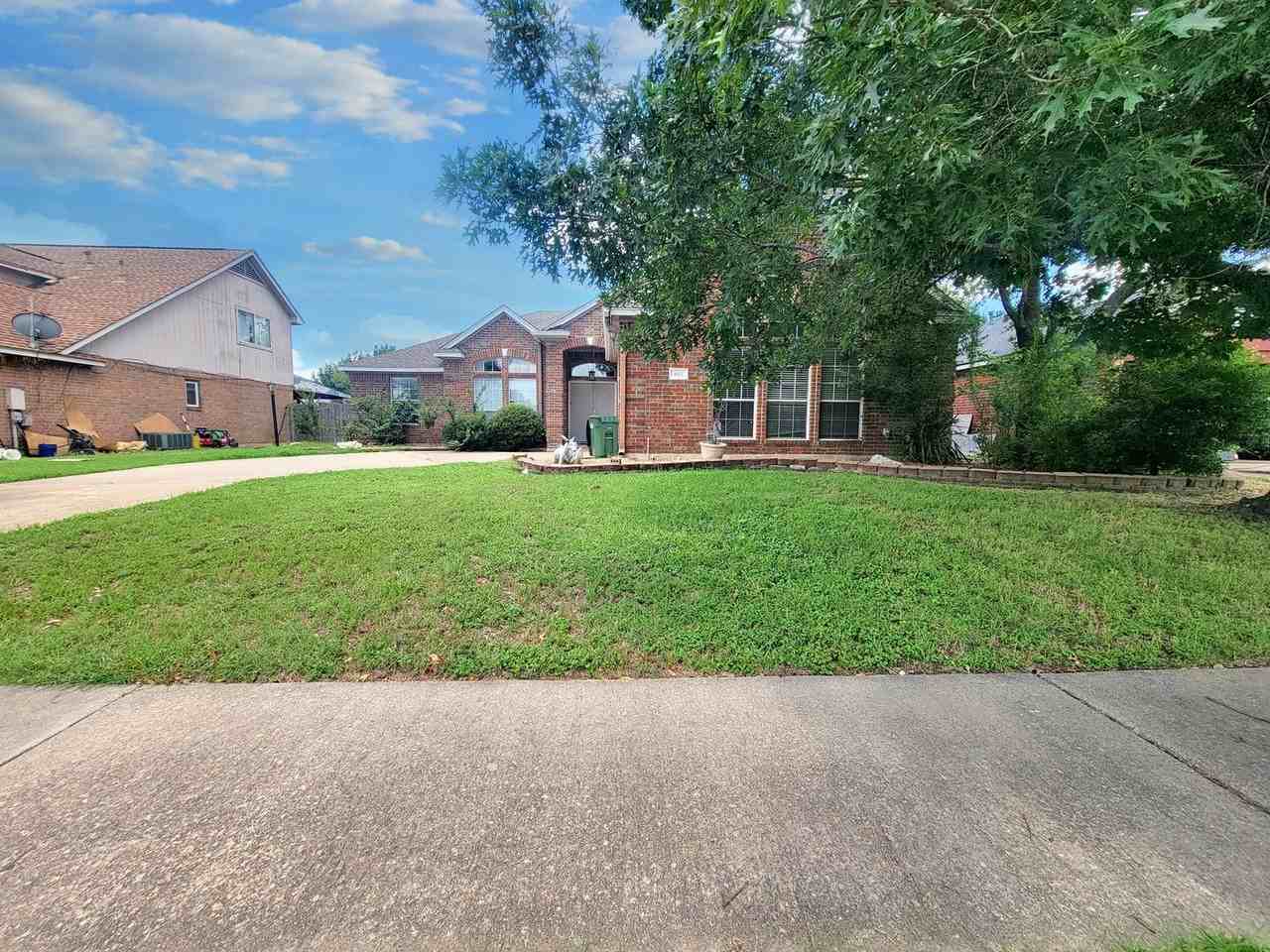 613 Deercreek Lane - Photo 6 of 33