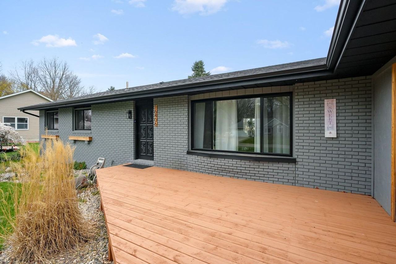 16406 Prairie Brook Rd - Photo 2 of 14