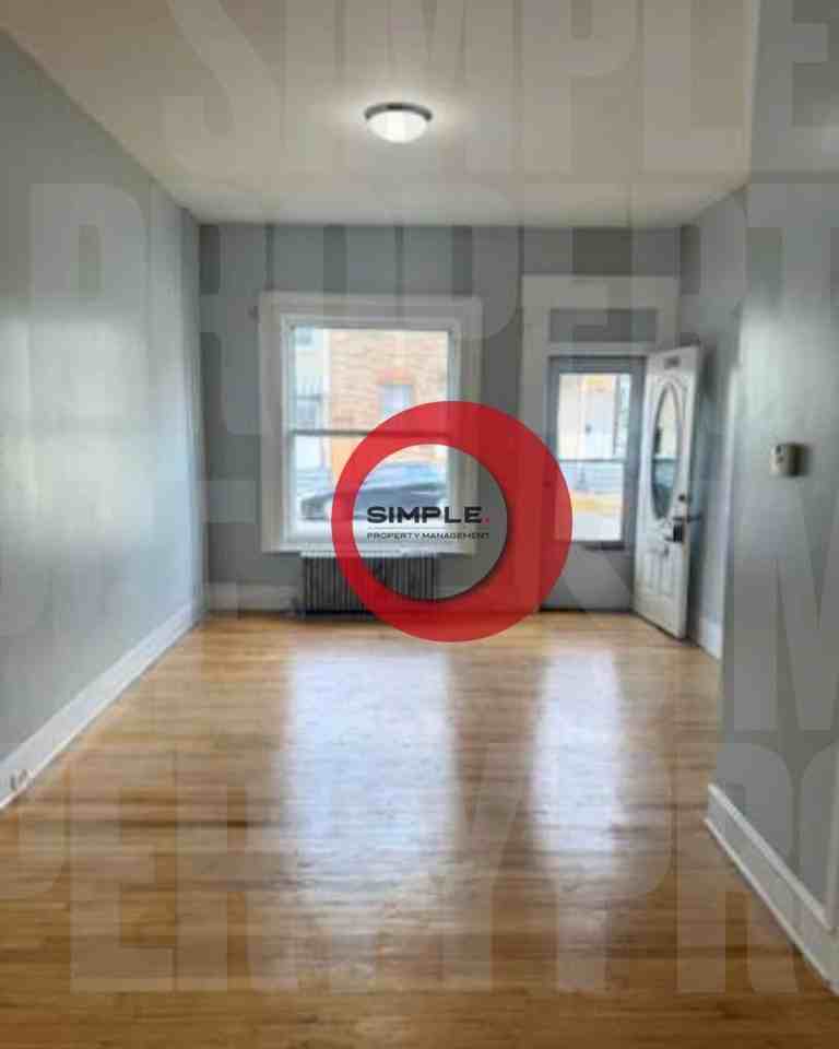 1048 Chestnut St - Photo 2 of 8