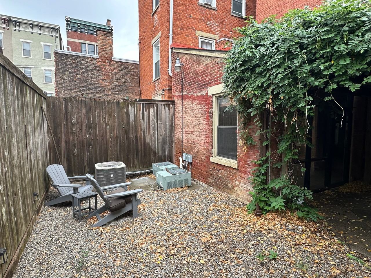 1431 Walnut St - Photo 2 of 6