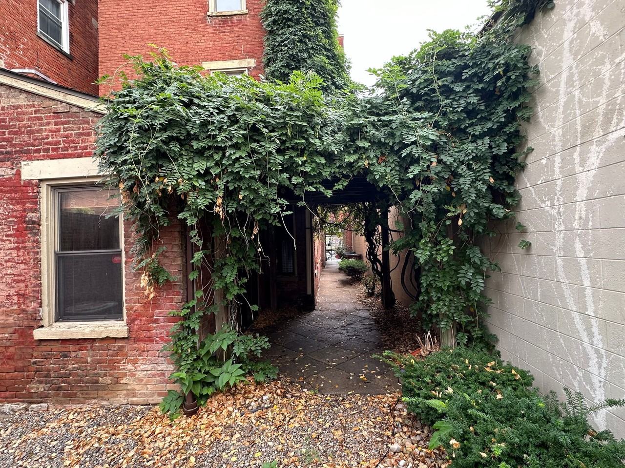 1431 Walnut St - Photo 3 of 6