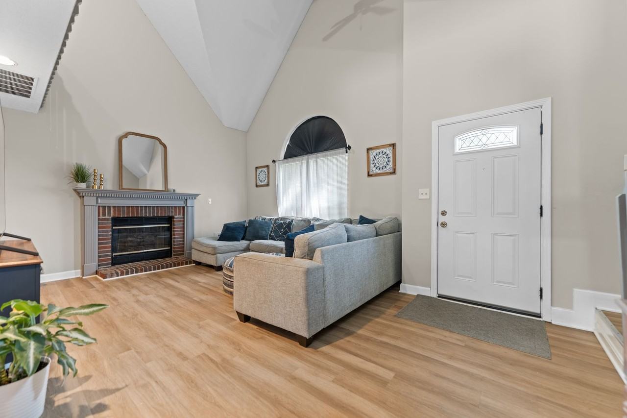 8603 Raintree Cir - Photo 3 of 24