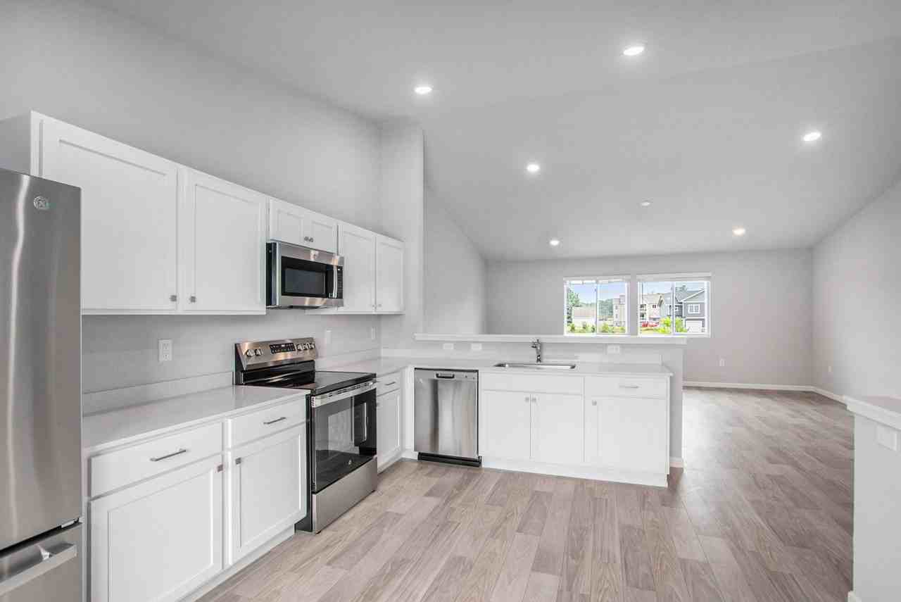 11127 Farmway Dr - Photo 2 of 20