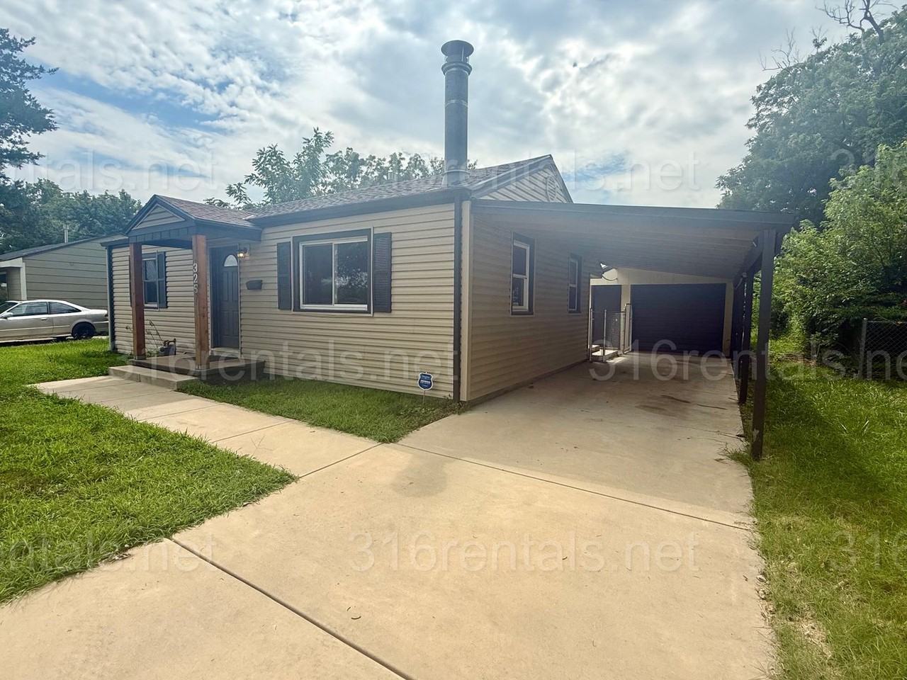 325 N Nelson Ave - Photo 2 of 12