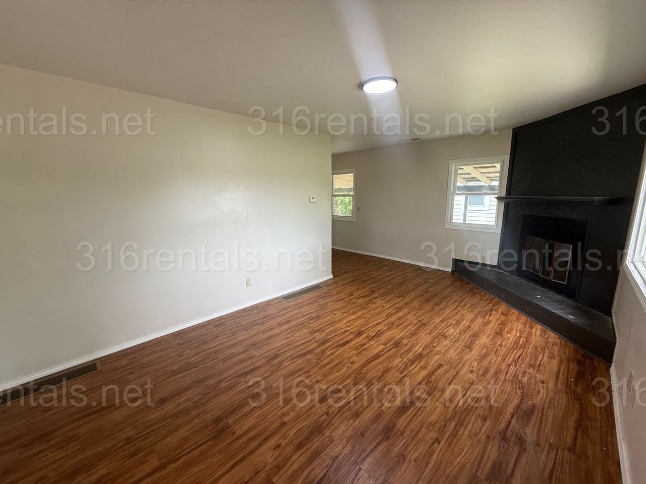 325 N Nelson Ave - Photo 3 of 12