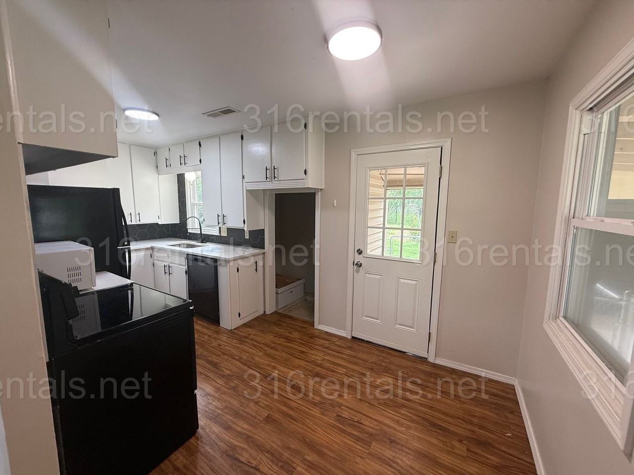 325 N Nelson Ave - Photo 6 of 12