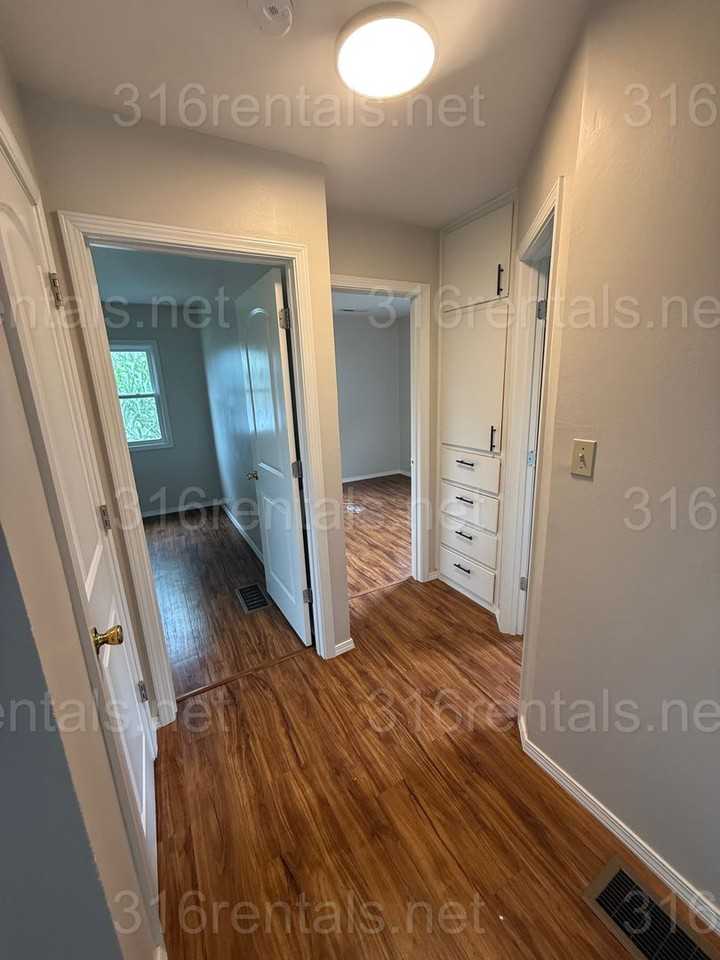 325 N Nelson Ave - Photo 7 of 12