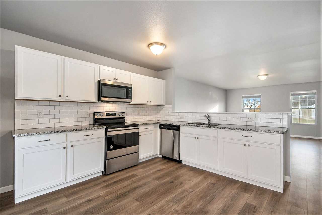 119 Iris Ct - Photo 4 of 21