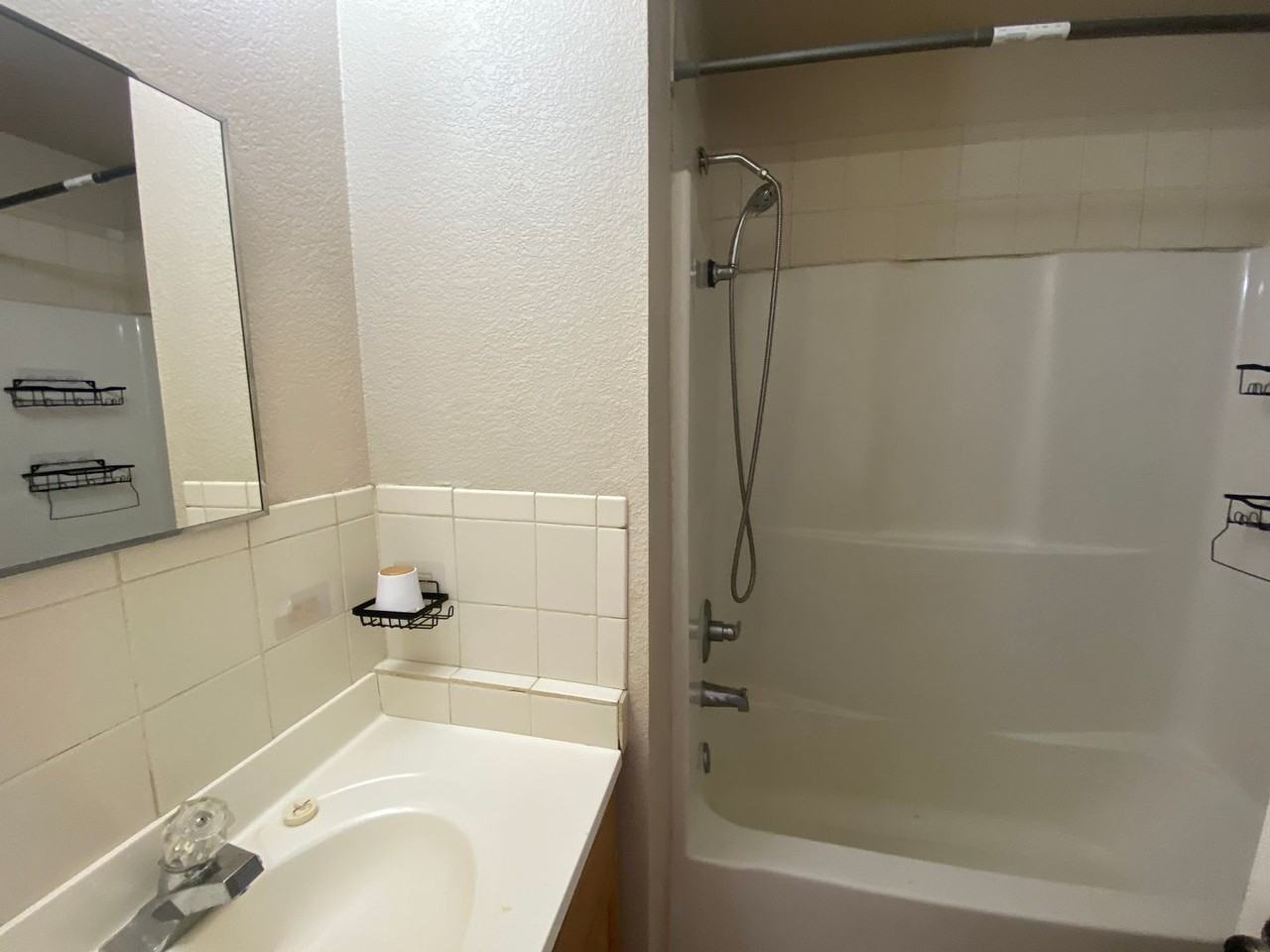 1723 West Matthews - Photo 2 of 8