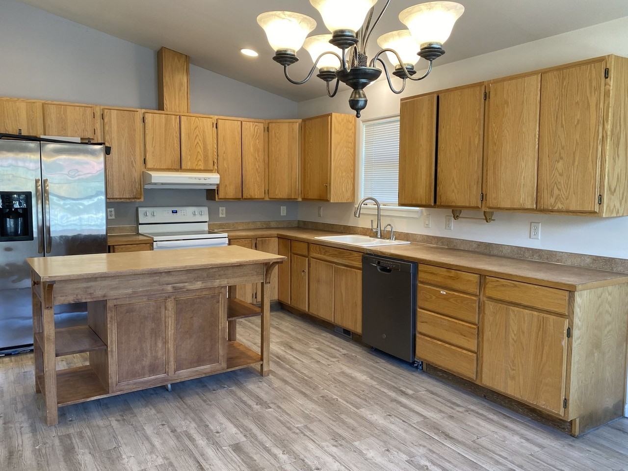 320 E Nixon Ave - Photo 3 of 42