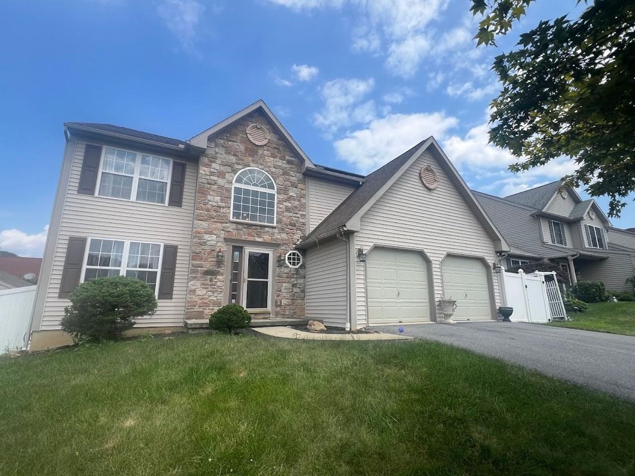 1017 Shilo St - Photo 2 of 47