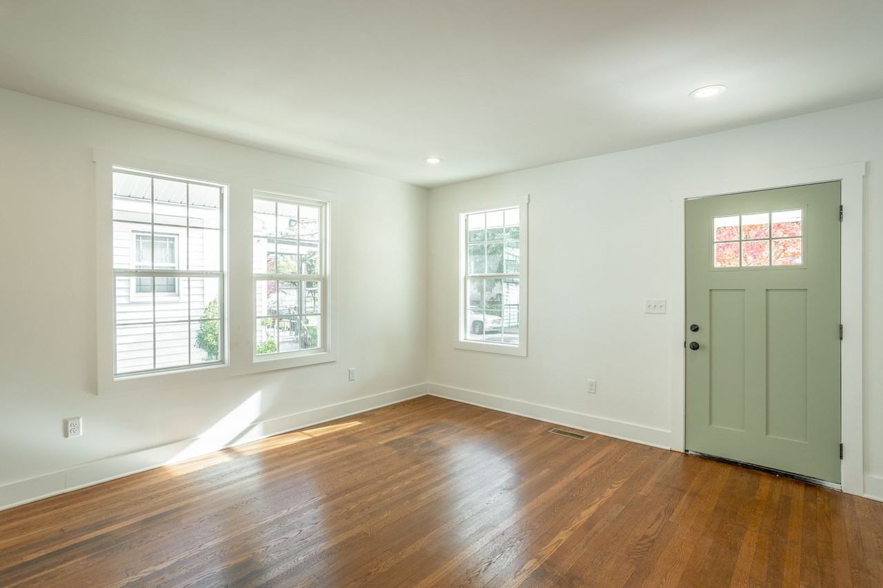 2105 Ivy St - Photo 2 of 10