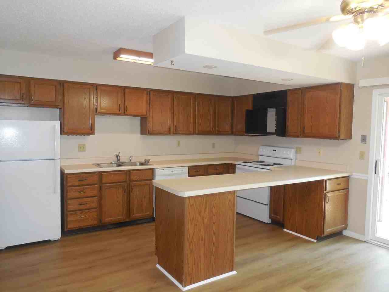 910 Westwood Rd - Photo 2 of 15