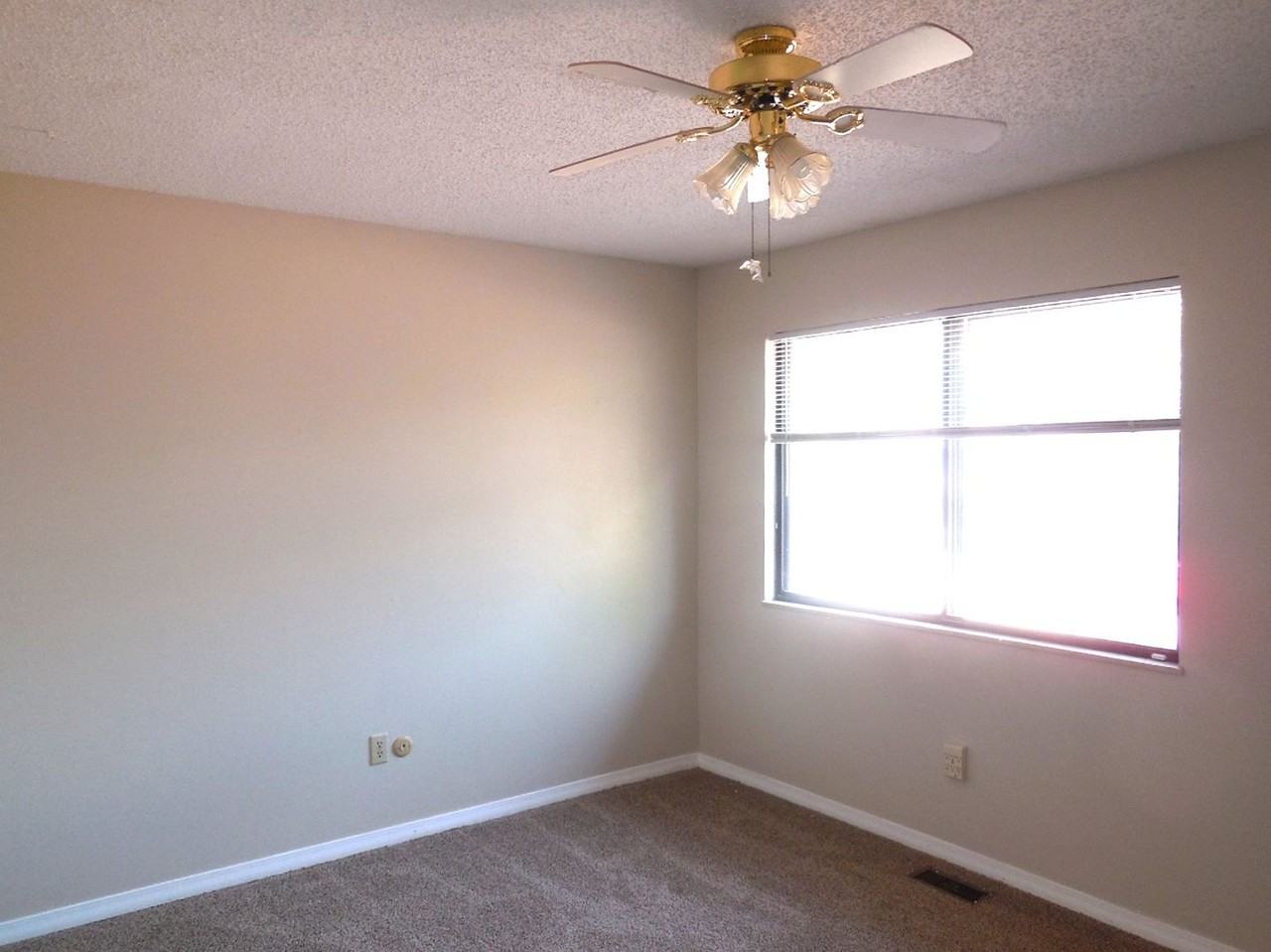 910 Westwood Rd - Photo 3 of 15