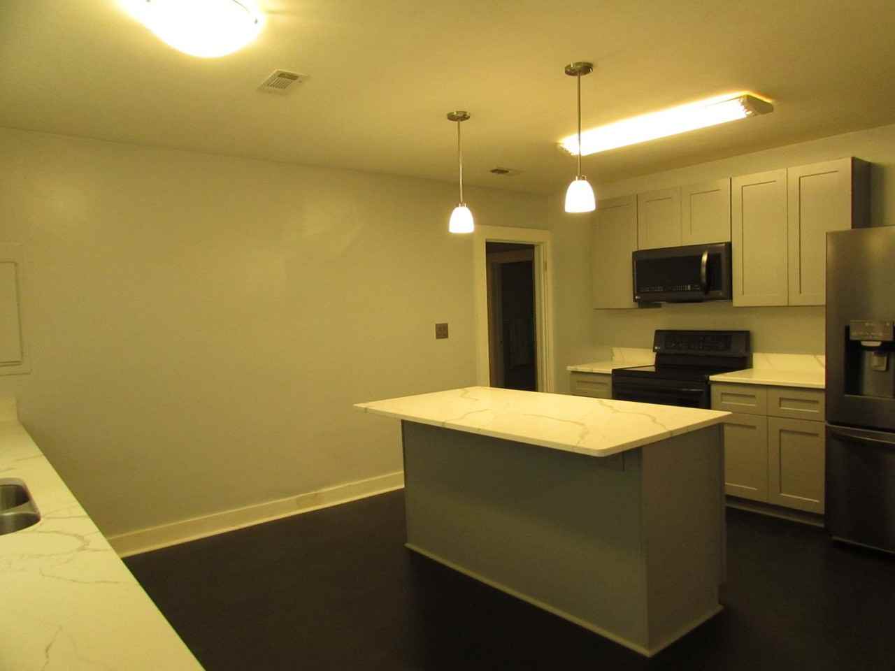 1811 Pennsylvania Ave - Photo 3 of 13