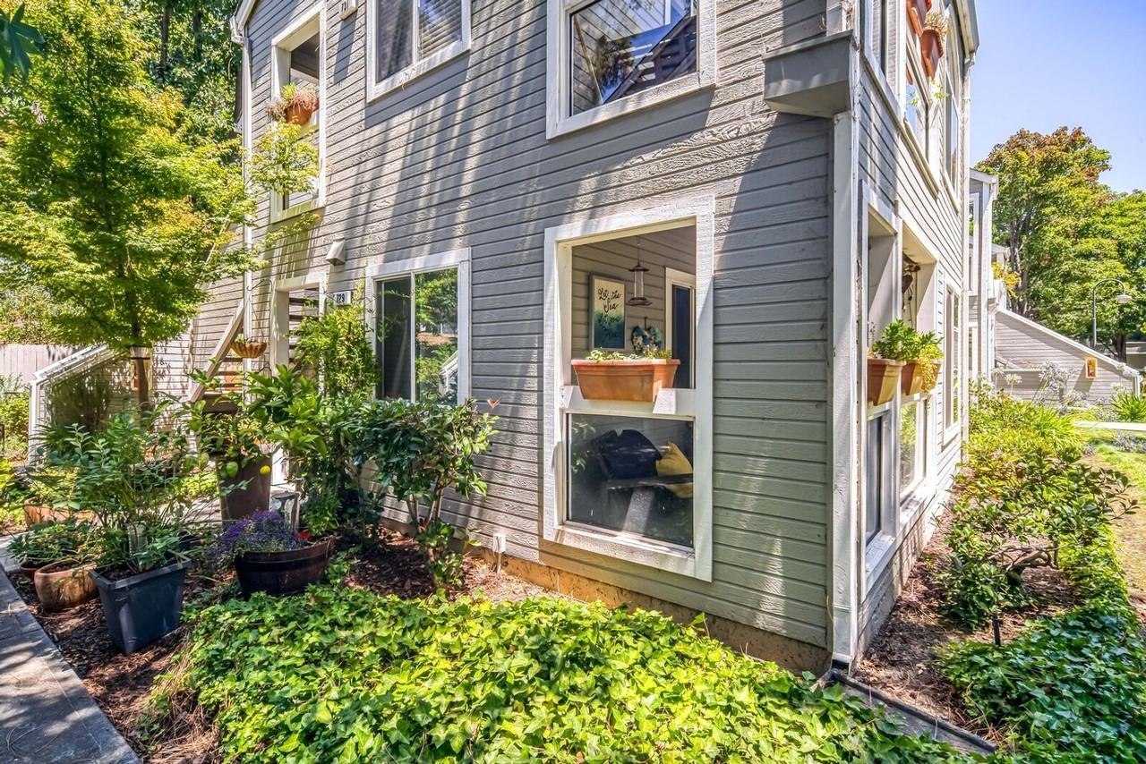 729 Portwalk Pl - Photo 2 of 20