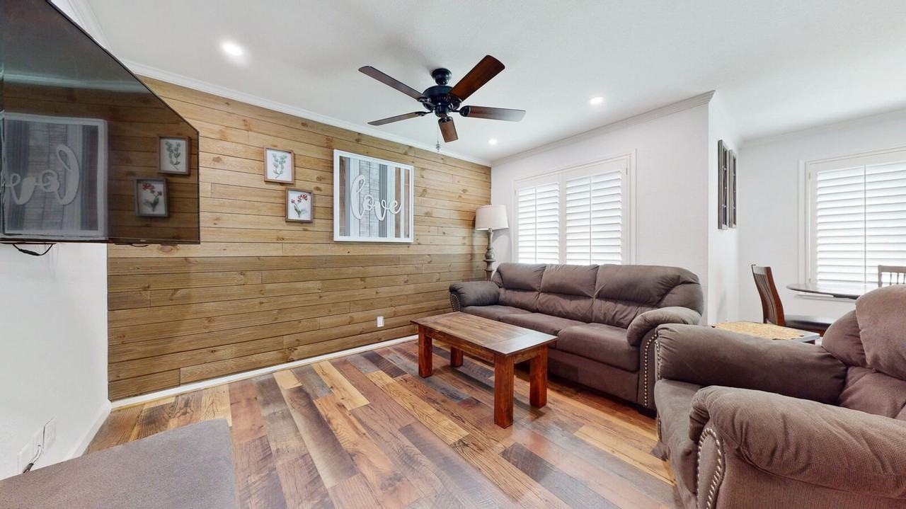 729 Portwalk Pl - Photo 3 of 20