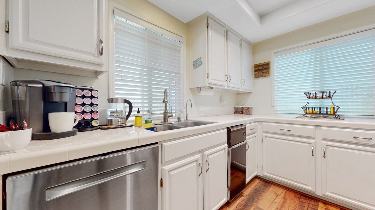 729 Portwalk Pl - Photo 7 of 20