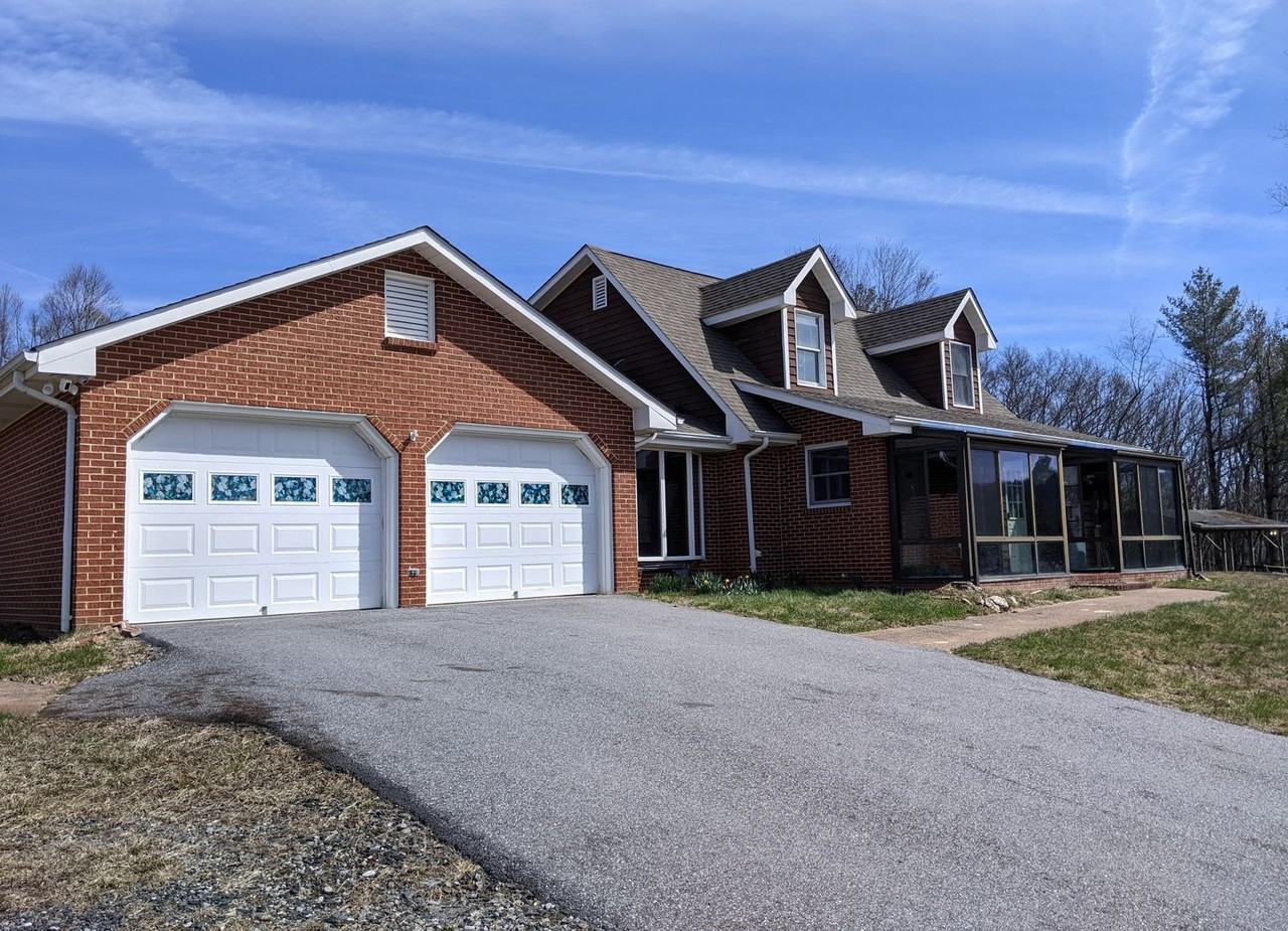 5990 Idlewild Rd - Photo 2 of 50