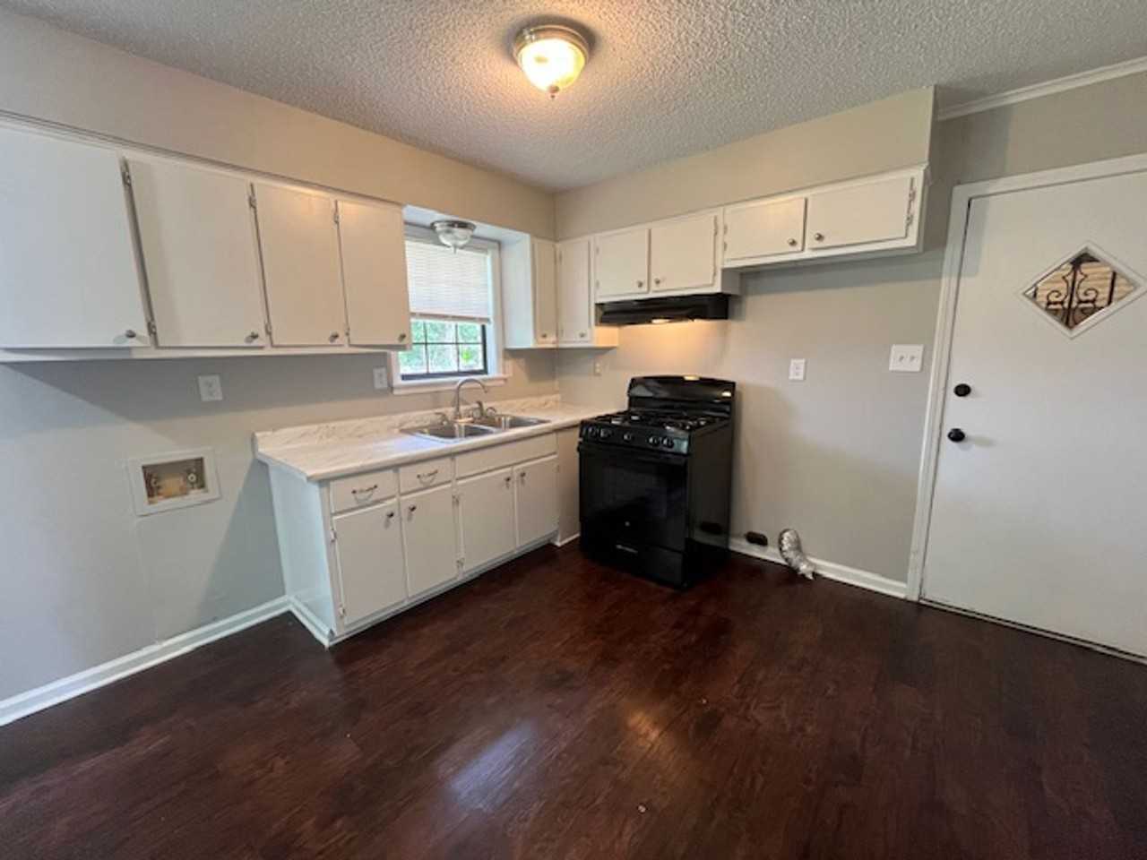 2795 Meadowbrook Dr - Photo 2 of 10