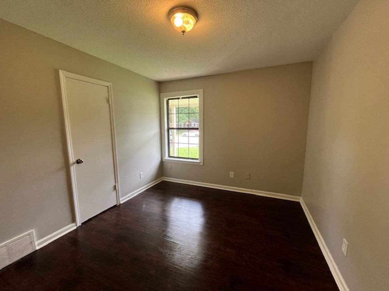 2795 Meadowbrook Dr - Photo 5 of 10