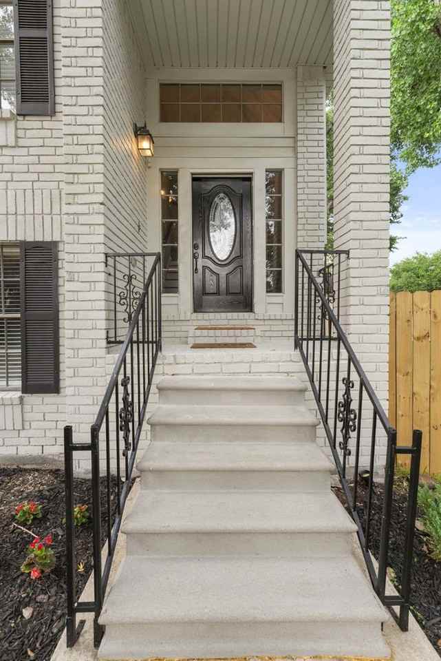 1301 James St - Photo 4 of 38