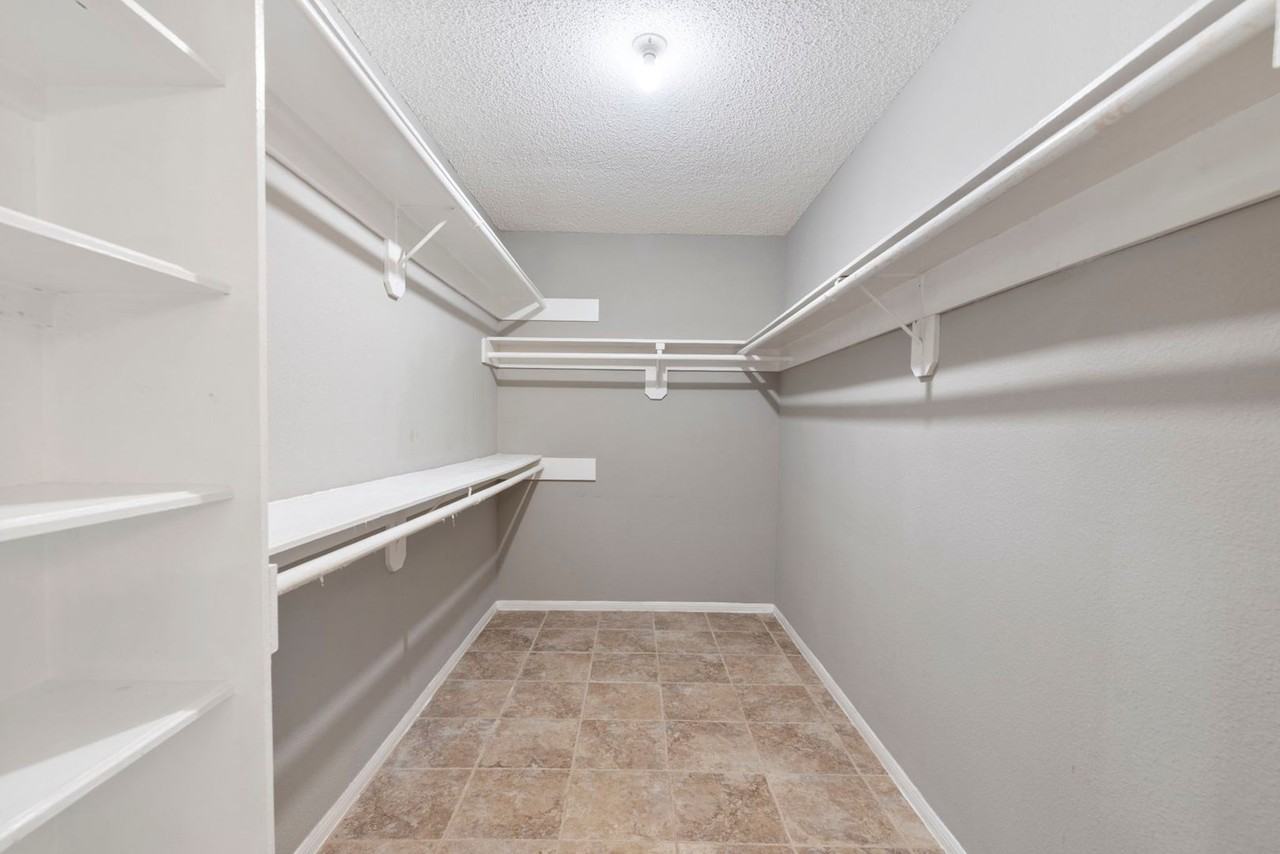 1301 James St - Photo 7 of 38
