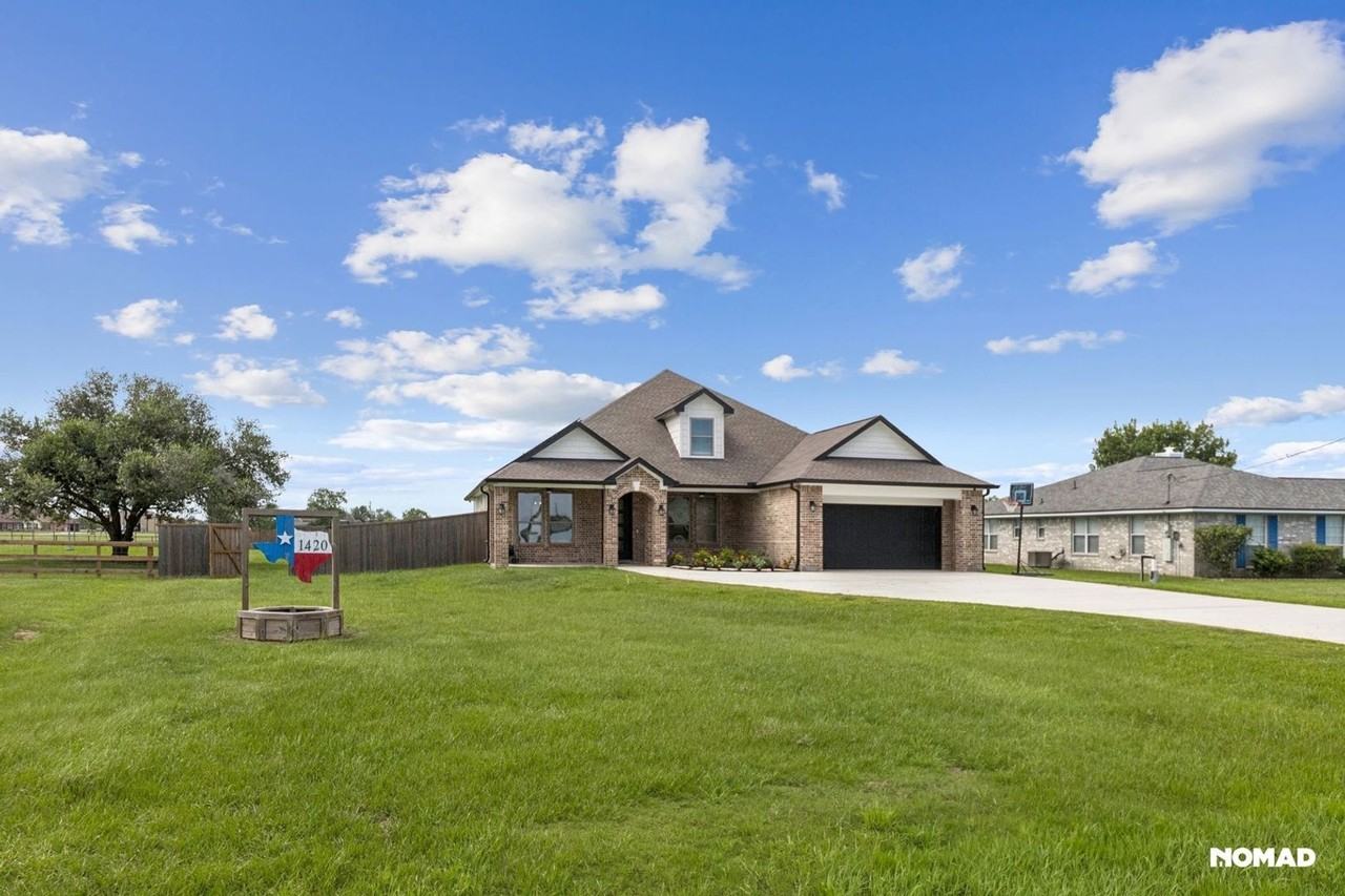 1420 Palomino Trl - Photo 2 of 35