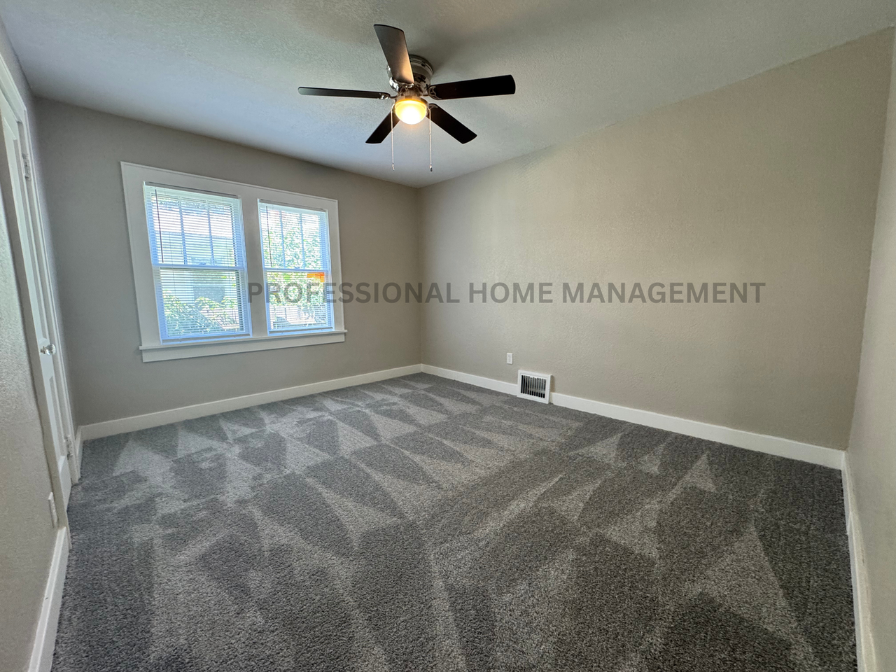 651 S Spruce St - Photo 5 of 21