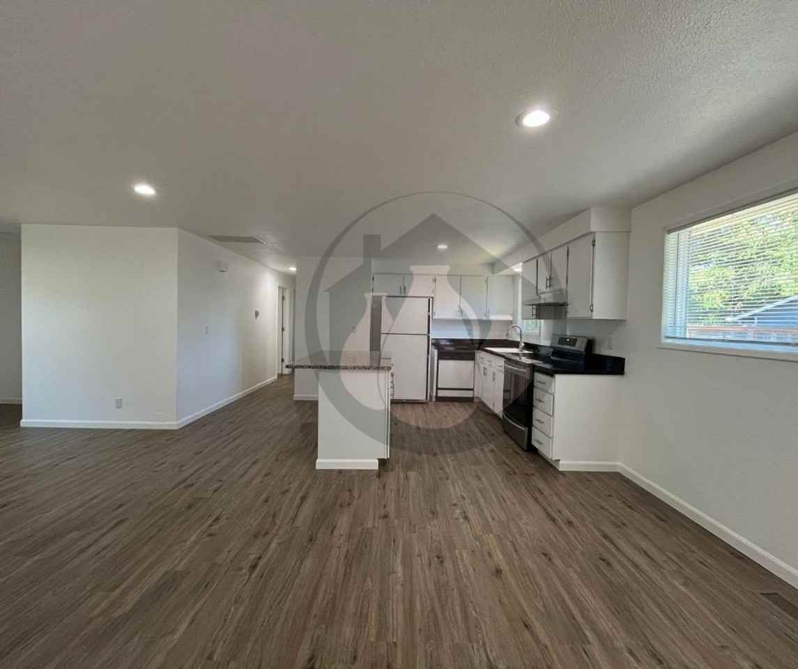 1795 Rialto Ave S - Photo 3 of 11