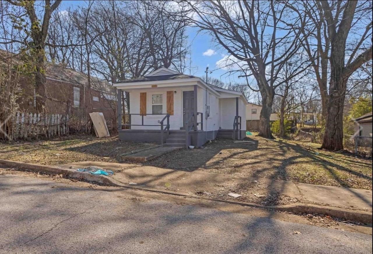 111 W Dison Ave - Photo 2 of 9