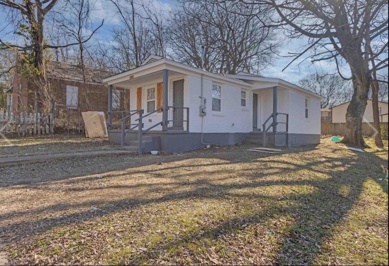 111 W Dison Ave - Photo 3 of 9