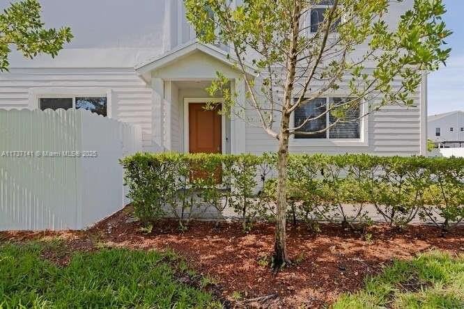 1755 SE 9th Ter - Photo 2 of 22